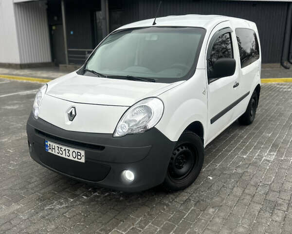 Белый Рено Кенгу, объемом двигателя 1.5 л и пробегом 290 тыс. км за 5500 $, фото 1 на Automoto.ua