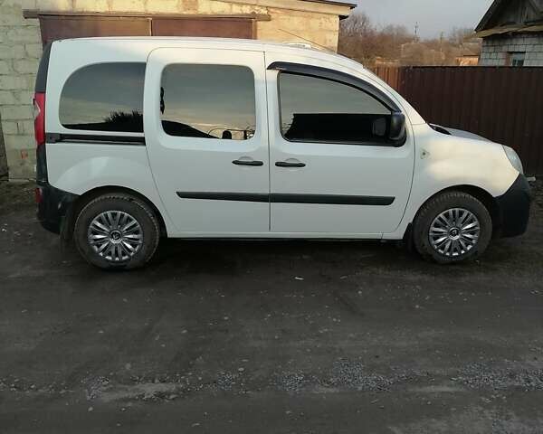 Белый Рено Кенгу, объемом двигателя 1.46 л и пробегом 245 тыс. км за 7999 $, фото 1 на Automoto.ua