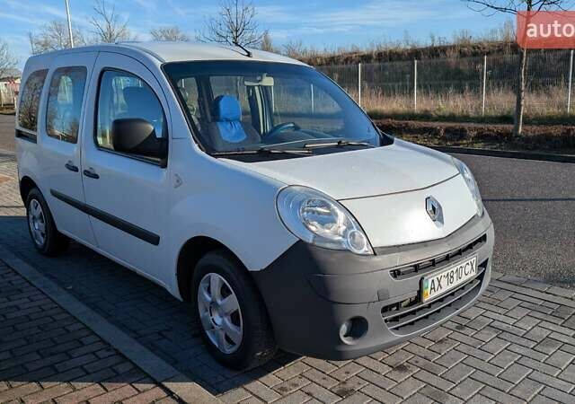 Білий Рено Кєнгу, об'ємом двигуна 1.5 л та пробігом 320 тис. км за 5200 $, фото 1 на Automoto.ua