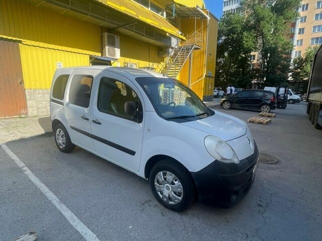 Белый Рено Кенгу, объемом двигателя 1.5 л и пробегом 145 тыс. км за 6000 $, фото 1 на Automoto.ua