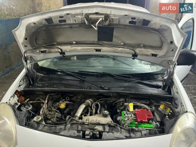 Белый Рено Кенгу, объемом двигателя 1.46 л и пробегом 386 тыс. км за 5650 $, фото 1 на Automoto.ua