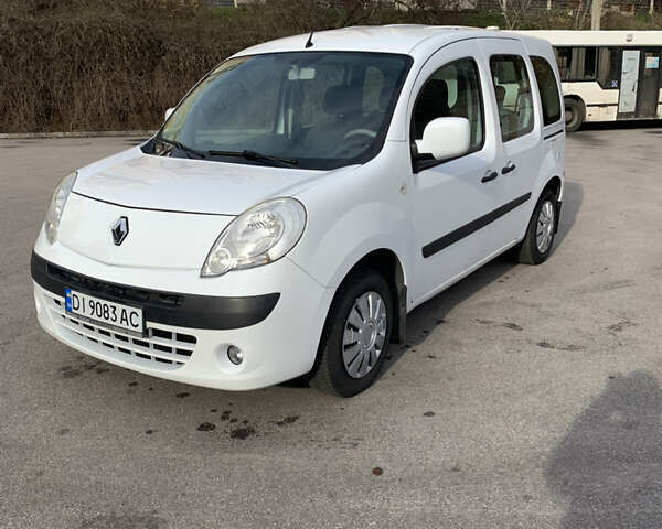 Белый Рено Кенгу, объемом двигателя 1.6 л и пробегом 152 тыс. км за 7100 $, фото 1 на Automoto.ua