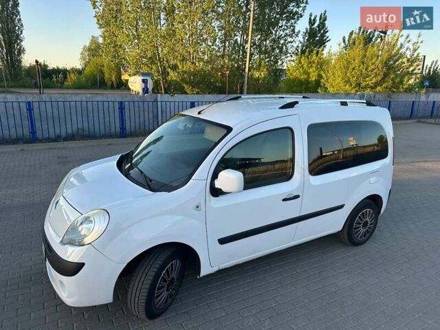 Белый Рено Кенгу, объемом двигателя 1.46 л и пробегом 206 тыс. км за 6599 $, фото 1 на Automoto.ua