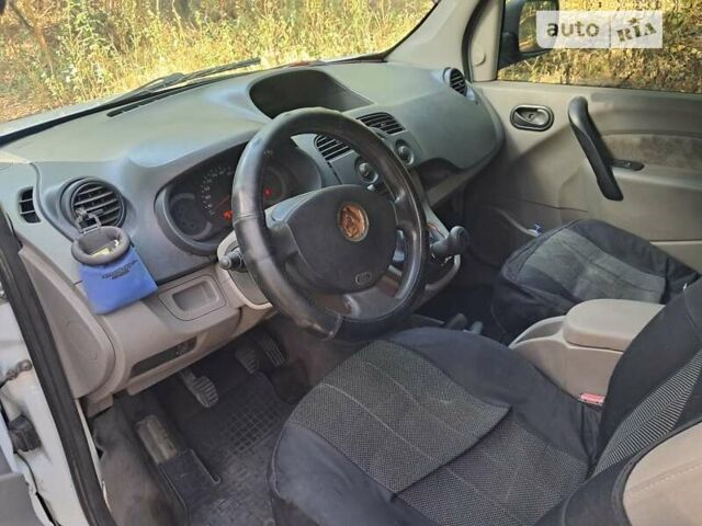 Белый Рено Кенгу, объемом двигателя 1.46 л и пробегом 311 тыс. км за 6200 $, фото 1 на Automoto.ua