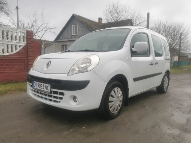 Белый Рено Кенгу, объемом двигателя 1.6 л и пробегом 151 тыс. км за 6000 $, фото 1 на Automoto.ua