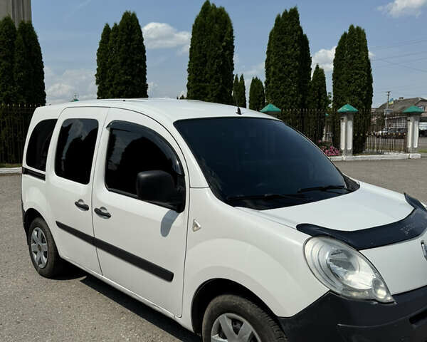 Белый Рено Кенгу, объемом двигателя 1.46 л и пробегом 391 тыс. км за 4300 $, фото 1 на Automoto.ua