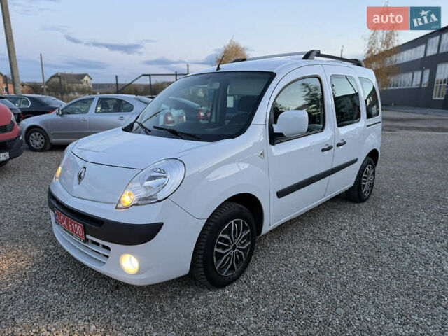 Рено Кенгу 2011 в Калуше на Automoto.ua Белый Рено Кенгу, объемом двигателя 1.5 л и пробегом 300 тыс. км за 7750 $, фото 1 на Automoto.ua