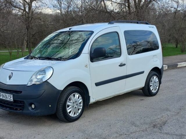 Белый Рено Кенгу, объемом двигателя 1.5 л и пробегом 200 тыс. км за 6200 $, фото 1 на Automoto.ua