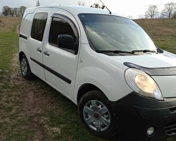 Белый Рено Кенгу, объемом двигателя 1.5 л и пробегом 370 тыс. км за 5100 $, фото 1 на Automoto.ua