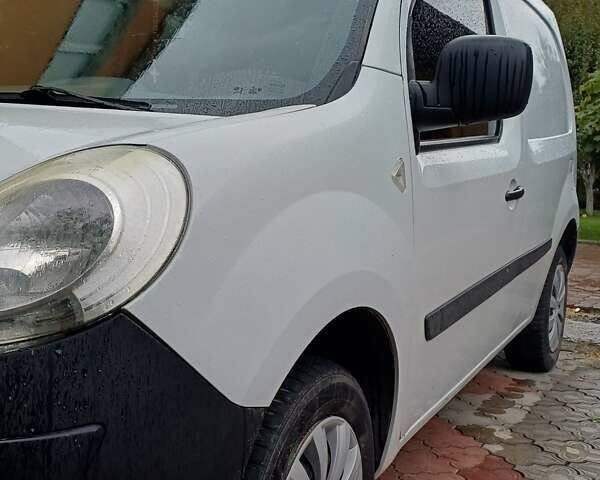Белый Рено Кенгу, объемом двигателя 1.5 л и пробегом 132 тыс. км за 8000 $, фото 1 на Automoto.ua