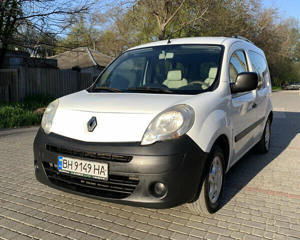 Белый Рено Кенгу, объемом двигателя 1.5 л и пробегом 217 тыс. км за 5300 $, фото 1 на Automoto.ua