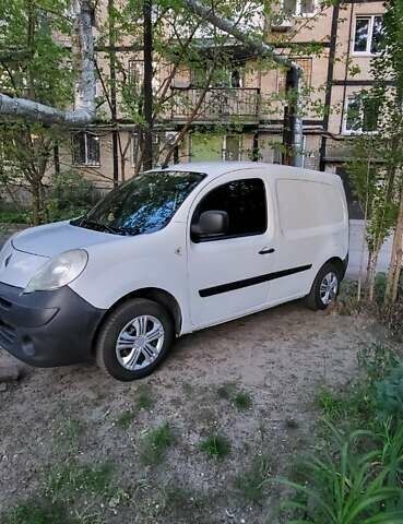 Белый Рено Кенгу, объемом двигателя 1.46 л и пробегом 300 тыс. км за 6500 $, фото 1 на Automoto.ua