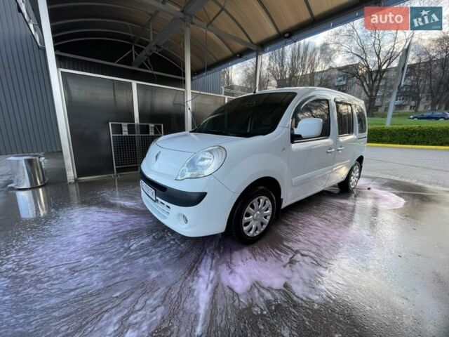 Білий Рено Кєнгу, об'ємом двигуна 1.6 л та пробігом 169 тис. км за 7800 $, фото 1 на Automoto.ua