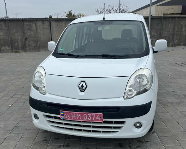 Белый Рено Кенгу, объемом двигателя 1.6 л и пробегом 227 тыс. км за 7700 $, фото 1 на Automoto.ua