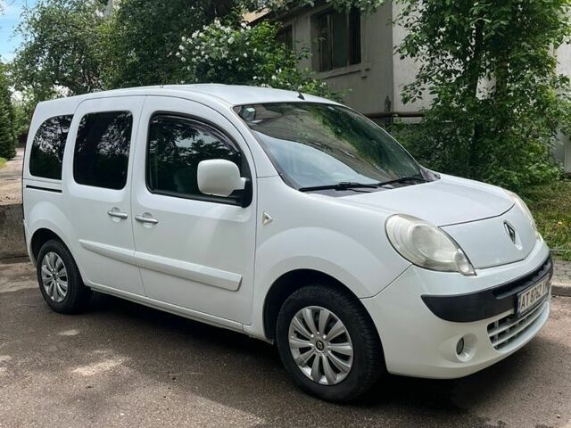 Белый Рено Кенгу, объемом двигателя 1.6 л и пробегом 211 тыс. км за 7950 $, фото 1 на Automoto.ua