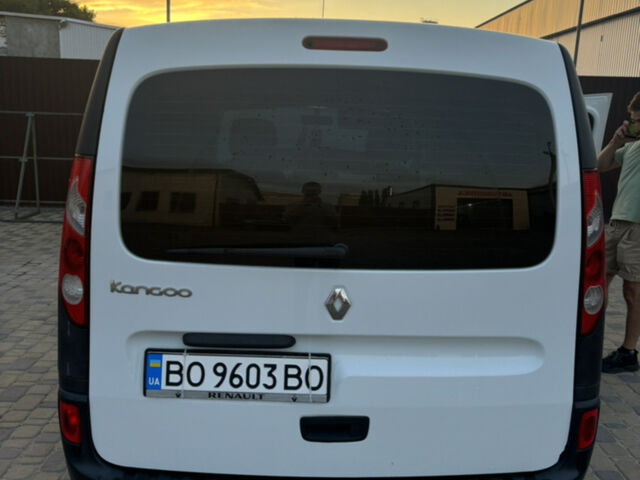 Белый Рено Кенгу, объемом двигателя 1.46 л и пробегом 280 тыс. км за 6900 $, фото 1 на Automoto.ua