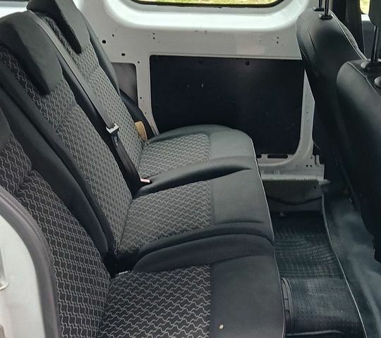 Белый Рено Кенгу, объемом двигателя 1.46 л и пробегом 314 тыс. км за 6600 $, фото 1 на Automoto.ua