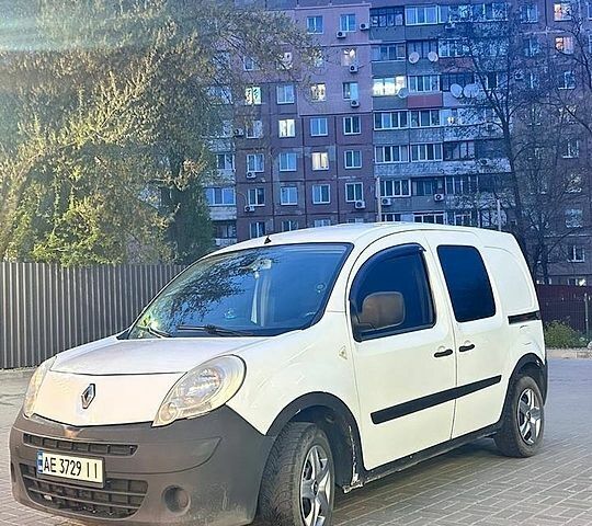 Белый Рено Кенгу, объемом двигателя 1.46 л и пробегом 250 тыс. км за 5000 $, фото 1 на Automoto.ua