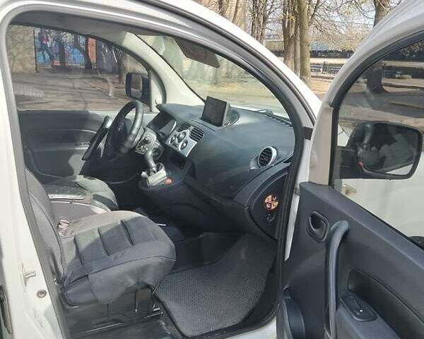 Белый Рено Кенгу, объемом двигателя 1.5 л и пробегом 365 тыс. км за 5200 $, фото 1 на Automoto.ua