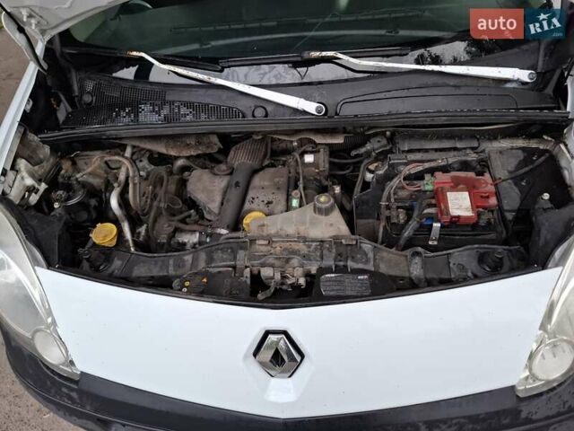 Белый Рено Кенгу, объемом двигателя 1.46 л и пробегом 301 тыс. км за 5000 $, фото 1 на Automoto.ua