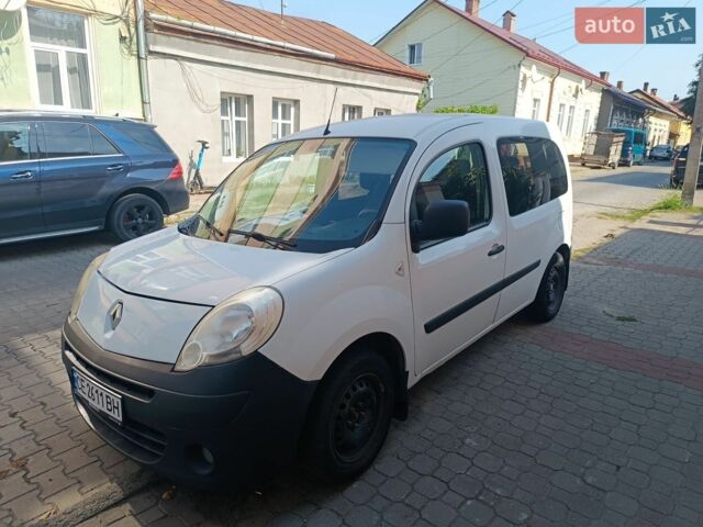 Белый Рено Кенгу, объемом двигателя 1.46 л и пробегом 180 тыс. км за 4600 $, фото 1 на Automoto.ua