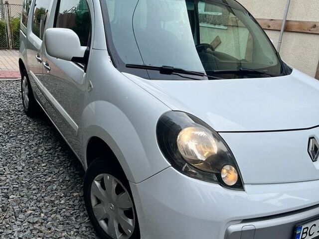 Білий Рено Кєнгу, об'ємом двигуна 1.5 л та пробігом 250 тис. км за 7500 $, фото 1 на Automoto.ua
