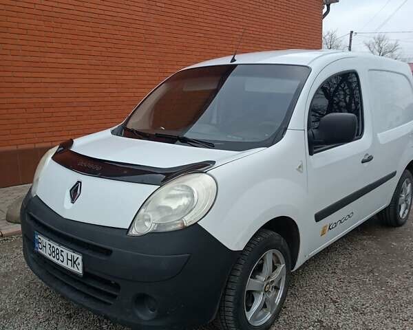 Белый Рено Кенгу, объемом двигателя 1.46 л и пробегом 204 тыс. км за 5700 $, фото 1 на Automoto.ua