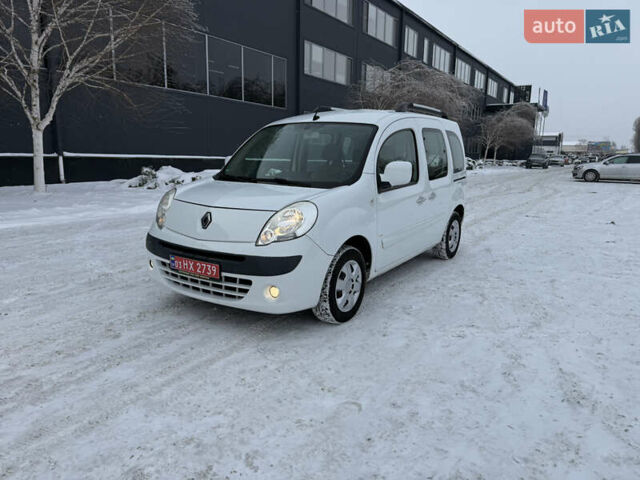 Белый Рено Кенгу, объемом двигателя 1.6 л и пробегом 89 тыс. км за 9000 $, фото 1 на Automoto.ua