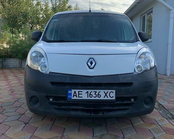 Білий Рено Кєнгу, об'ємом двигуна 1.46 л та пробігом 303 тис. км за 5500 $, фото 1 на Automoto.ua