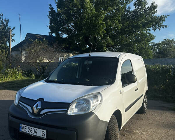 Белый Рено Кенгу, объемом двигателя 1.5 л и пробегом 388 тыс. км за 6500 $, фото 1 на Automoto.ua