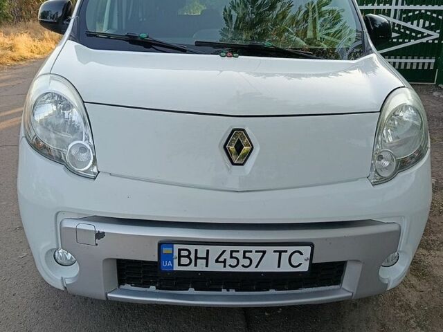 Белый Рено Кенгу, объемом двигателя 1.46 л и пробегом 240 тыс. км за 9000 $, фото 1 на Automoto.ua