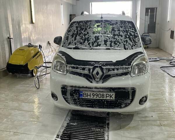 Белый Рено Кенгу, объемом двигателя 1.5 л и пробегом 360 тыс. км за 8000 $, фото 1 на Automoto.ua