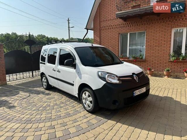 Белый Рено Кенгу, объемом двигателя 0 л и пробегом 118 тыс. км за 5900 $, фото 1 на Automoto.ua