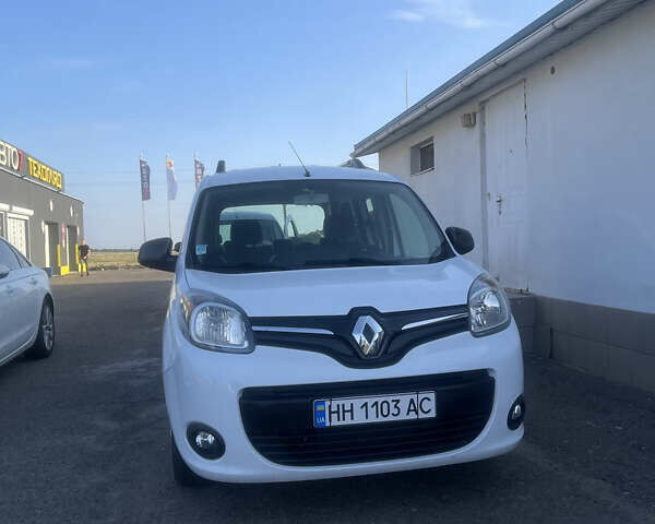 Белый Рено Кенгу, объемом двигателя 1.46 л и пробегом 170 тыс. км за 12700 $, фото 1 на Automoto.ua