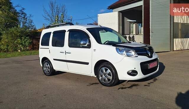 Рено Кенгу 2014 в Новоархангельске на Automoto.ua Белый Рено Кенгу, объемом двигателя 1.5 л и пробегом 64 тыс. км за 12500 $, фото 1 на Automoto.ua