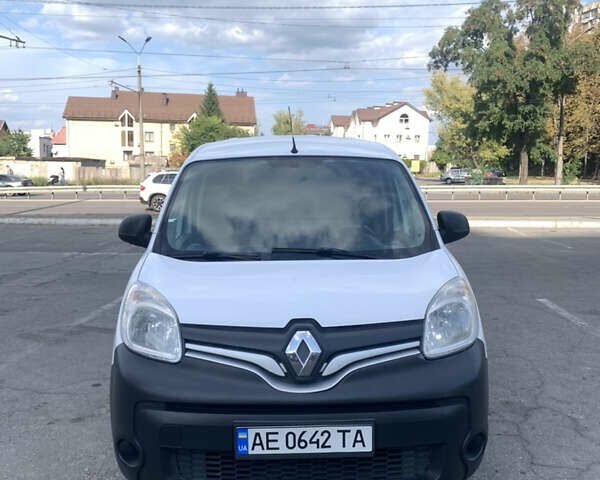 Білий Рено Кєнгу, об'ємом двигуна 1.46 л та пробігом 273 тис. км за 6000 $, фото 1 на Automoto.ua