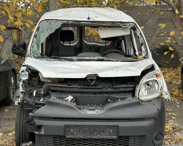 Белый Рено Кенгу, объемом двигателя 1.46 л и пробегом 196 тыс. км за 2800 $, фото 1 на Automoto.ua