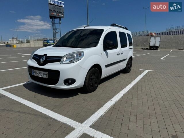 Белый Рено Кенгу, объемом двигателя 1.5 л и пробегом 222 тыс. км за 9499 $, фото 1 на Automoto.ua