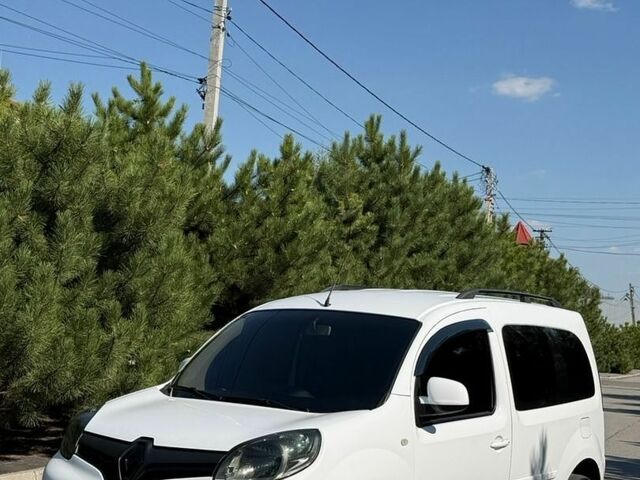 Белый Рено Кенгу, объемом двигателя 1.46 л и пробегом 220 тыс. км за 7999 $, фото 1 на Automoto.ua