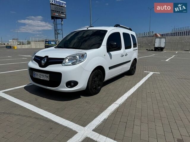 Белый Рено Кенгу, объемом двигателя 1.5 л и пробегом 222 тыс. км за 10300 $, фото 1 на Automoto.ua
