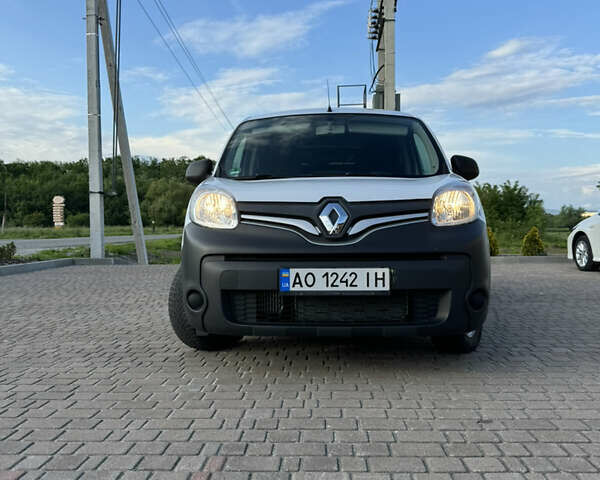 Белый Рено Кенгу, объемом двигателя 1.5 л и пробегом 211 тыс. км за 9000 $, фото 1 на Automoto.ua