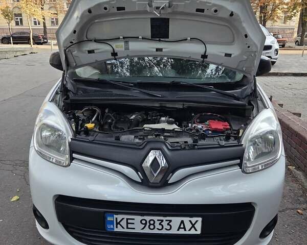 Білий Рено Кєнгу, об'ємом двигуна 1.46 л та пробігом 122 тис. км за 11800 $, фото 1 на Automoto.ua