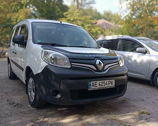 Белый Рено Кенгу, объемом двигателя 1.46 л и пробегом 165 тыс. км за 11200 $, фото 1 на Automoto.ua