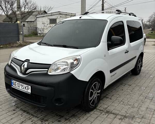 Белый Рено Кенгу, объемом двигателя 1.5 л и пробегом 199 тыс. км за 9999 $, фото 1 на Automoto.ua