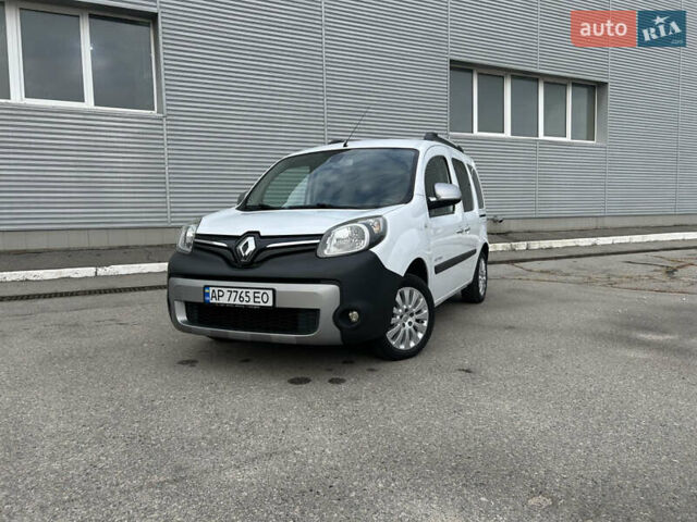 Рено Кенгу 2017 в Киеве на Automoto.ua Белый Рено Кенгу, объемом двигателя 1.5 л и пробегом 228 тыс. км за 12500 $, фото 1 на Automoto.ua