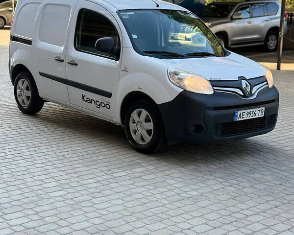 Белый Рено Кенгу, объемом двигателя 1.5 л и пробегом 215 тыс. км за 9300 $, фото 1 на Automoto.ua