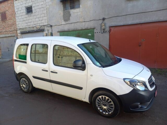 Білий Рено Кєнгу, об'ємом двигуна 1.5 л та пробігом 127 тис. км за 307 $, фото 1 на Automoto.ua