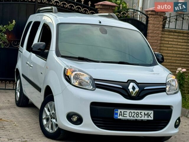 Белый Рено Кенгу, объемом двигателя 1.5 л и пробегом 53 тыс. км за 15700 $, фото 1 на Automoto.ua