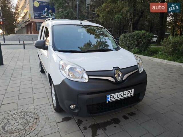 Белый Рено Кенгу, объемом двигателя 1.2 л и пробегом 74 тыс. км за 10100 $, фото 1 на Automoto.ua