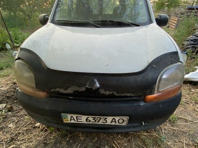 Белый Рено Кенгу, объемом двигателя 1.9 л и пробегом 403 тыс. км за 1430 $, фото 1 на Automoto.ua